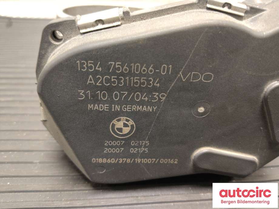 Spjeldhus til BMW 5-Serie 2003-2010 (E60/E61) (E60/E61) (BMW|13 54 7 561 066|)