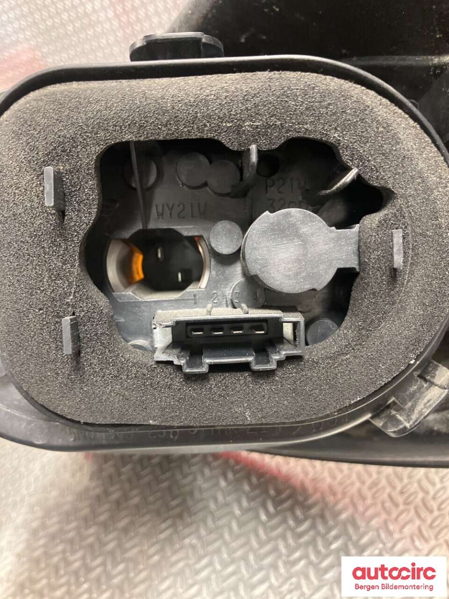 Baklykt venstre til VW Tiguan 2007-2011 (Type I, Fase 1)  (VOLKSWAGEN|5N0 945 095 H|5N0 945 111 D|)