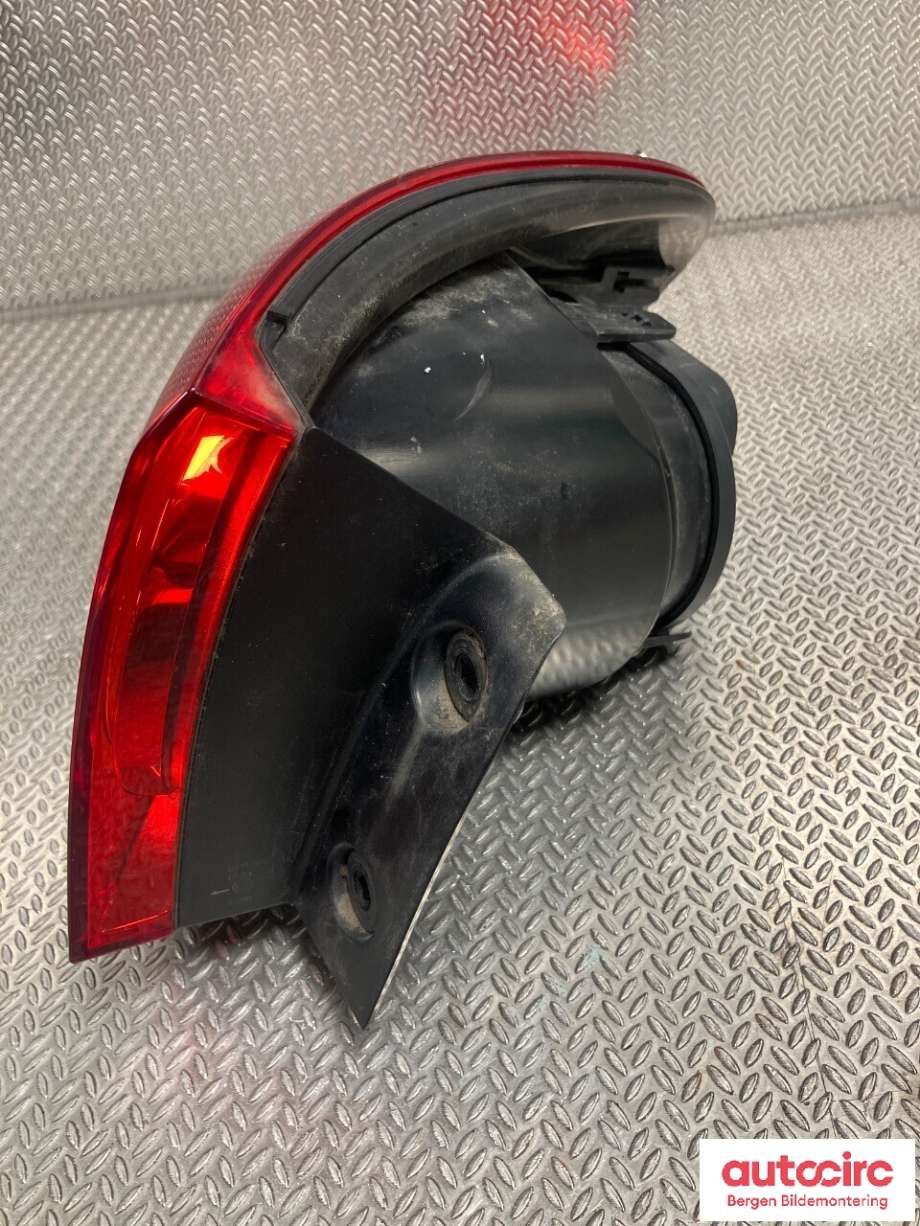 Baklykt venstre til VW Tiguan 2007-2011 (Type I, Fase 1)  (VOLKSWAGEN|5N0 945 095 H|5N0 945 111 D|)