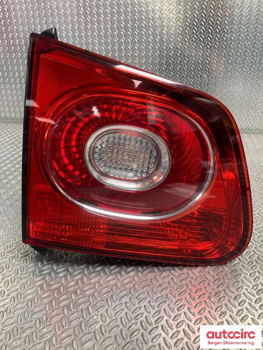 Baklykt venstre indre til VW Tiguan 2007-2011 (Type I, Fase 1)  (VOLKSWAGEN|5N0 945 093 B|)