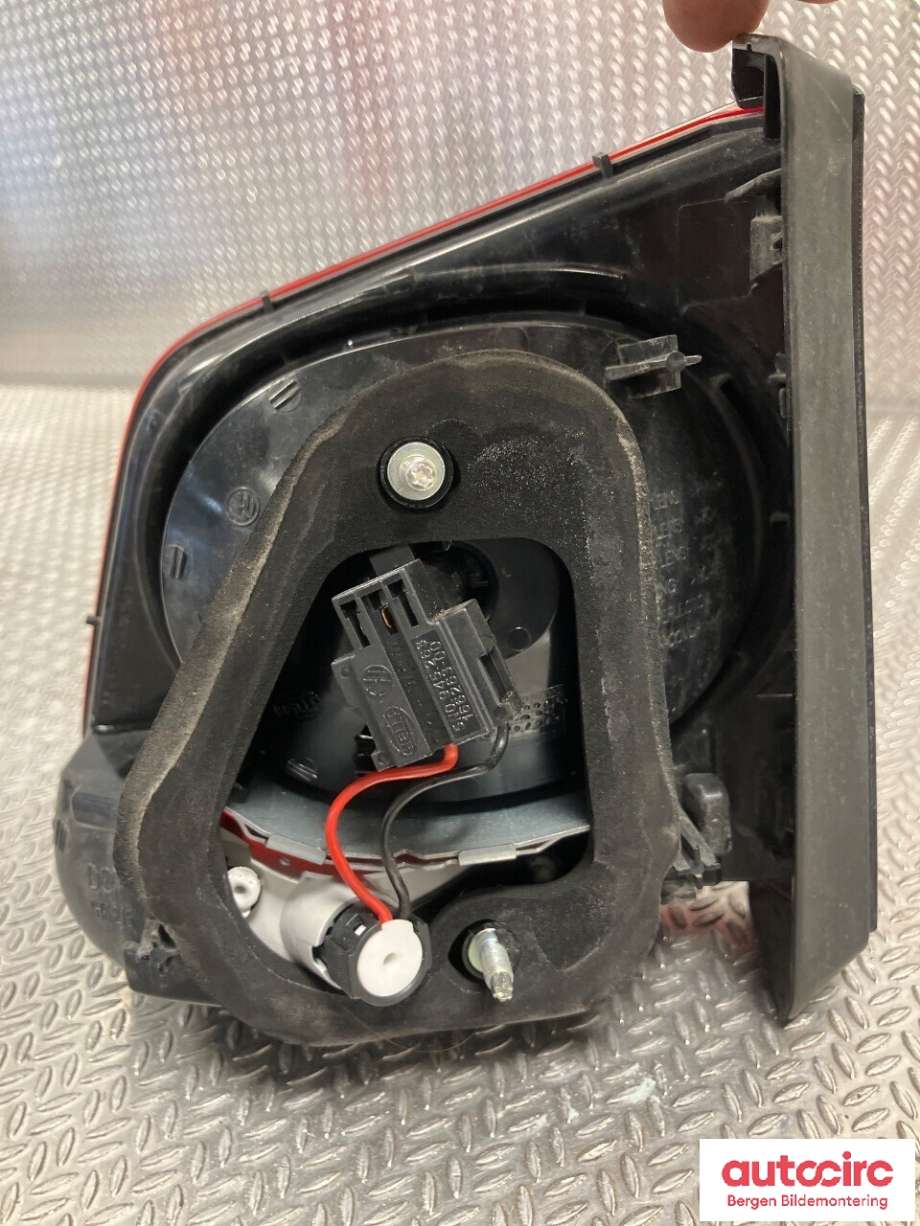 Baklykt venstre indre til VW Tiguan 2007-2011 (Type I, Fase 1)  (VOLKSWAGEN|5N0 945 093 B|)