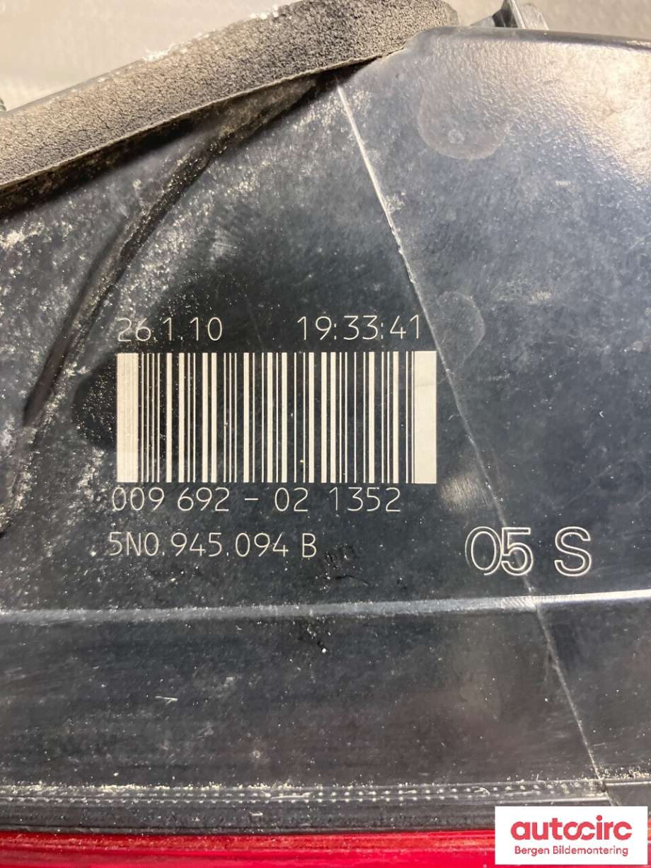 Baklykt høyre indre til VW Tiguan 2007-2011 (Type I, Fase 1)  (VOLKSWAGEN|5N0 945 094 B|)