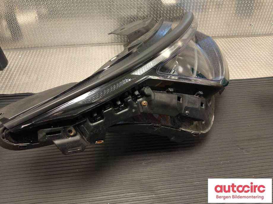 Frontlykt høyre halogen til Kia EV6 2021-->> (KIA|92102CV110|)