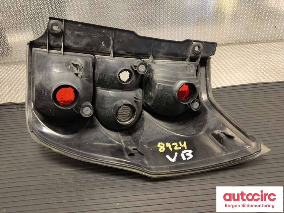 Baklykt venstre til Suzuki Grand Vitara 2005-2015 (Type III)  (SUZUKI|35670-64J10|)