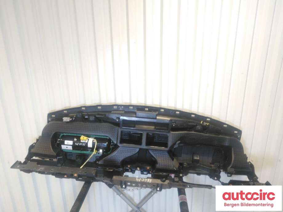 Dashbord til Ford Mustang Mach-e 2020-->>  (FORD (US)|2817439|LJ8B-R043C96-AP319W|)