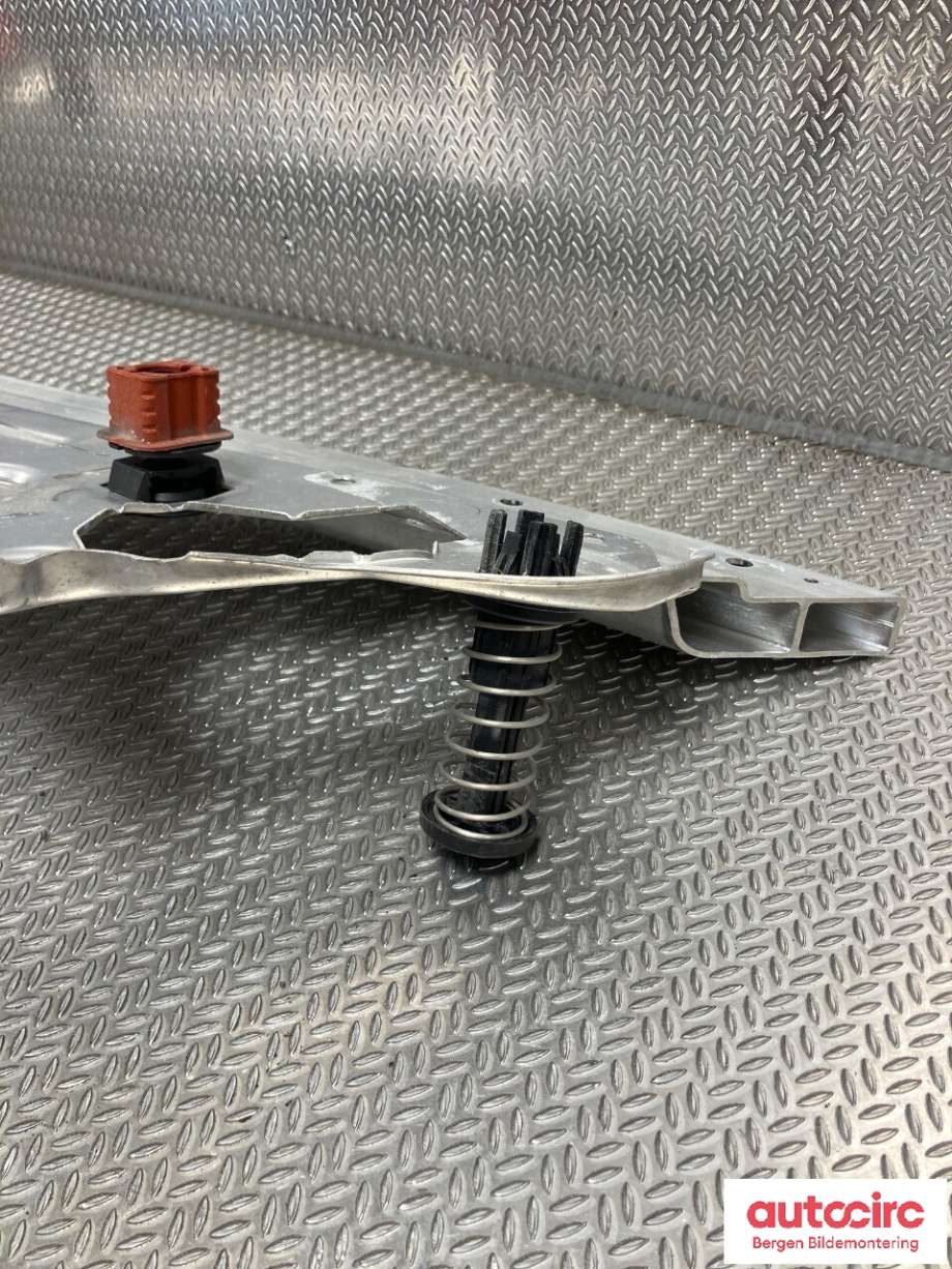 Frontplate øvre til Mercedes EQC 2019-->> (MERCEDES|A 293 620 04 00|)