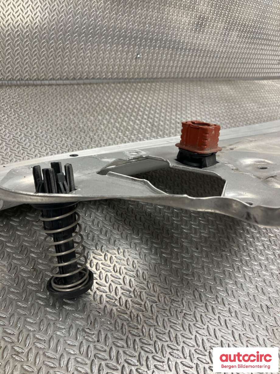 Frontplate øvre til Mercedes EQC 2019-->> (MERCEDES|A 293 620 04 00|)
