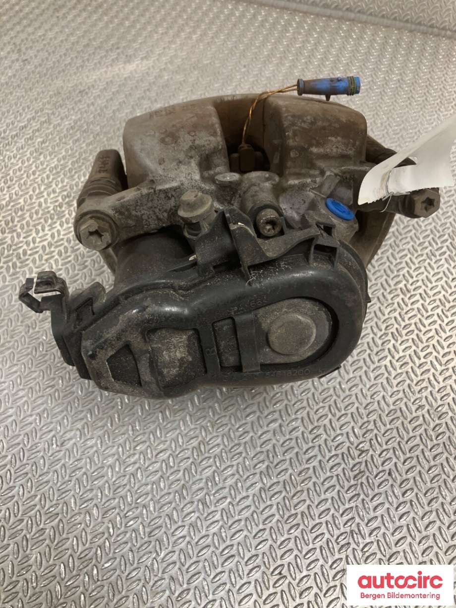 Bremsecaliper høyre bak til Mercedes EQC 2019-->>  (MERCEDES|A 000 423 76 00|A 000 906 10 04|)