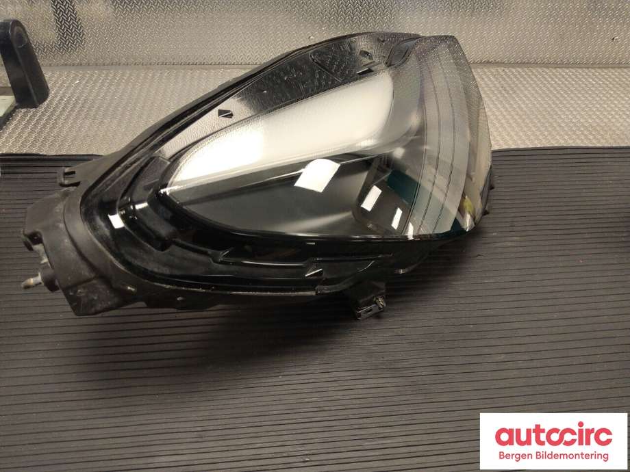 Frontlykt høyre halogen til Tesla Model Y 2021-2024 (Type I) (TESLA|1514953-00-D|)