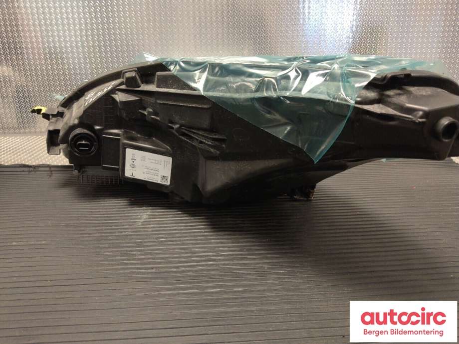 Frontlykt høyre halogen til Tesla Model Y 2021-2024 (Type I) (TESLA|1514953-00-D|)