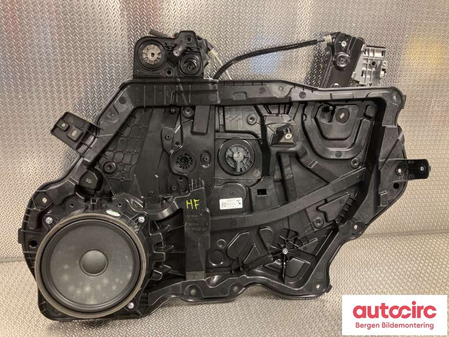 Ruteheis til Tesla Model Y 2021-2024 (Type I)  (TESLA|1526801-00-D|1526805-00-C|)