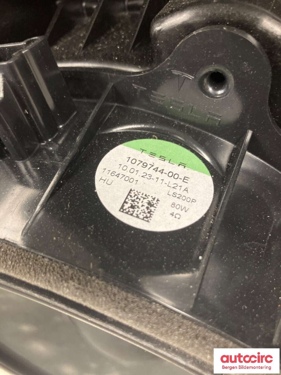Ruteheis til Tesla Model Y 2021-2024 (Type I)  (TESLA|1526801-00-D|1526805-00-C|)