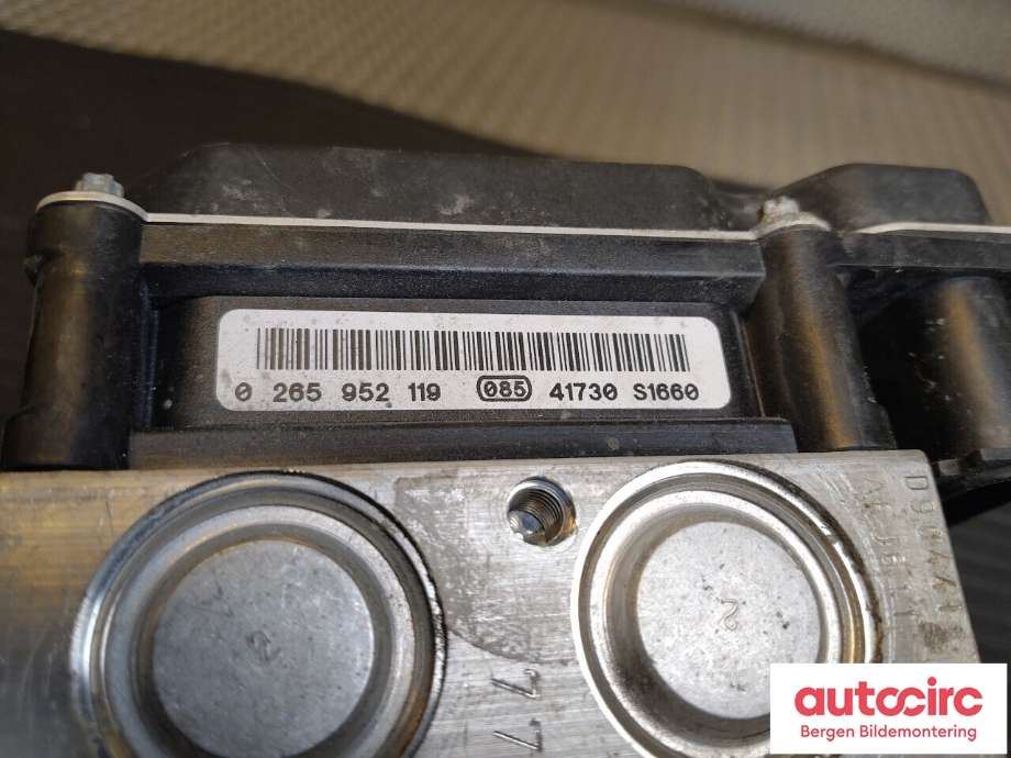 ABS sentral til Toyota Avensis 2009-2015 (Type III, Fase 1)  (TOYOTA|4405005250|)