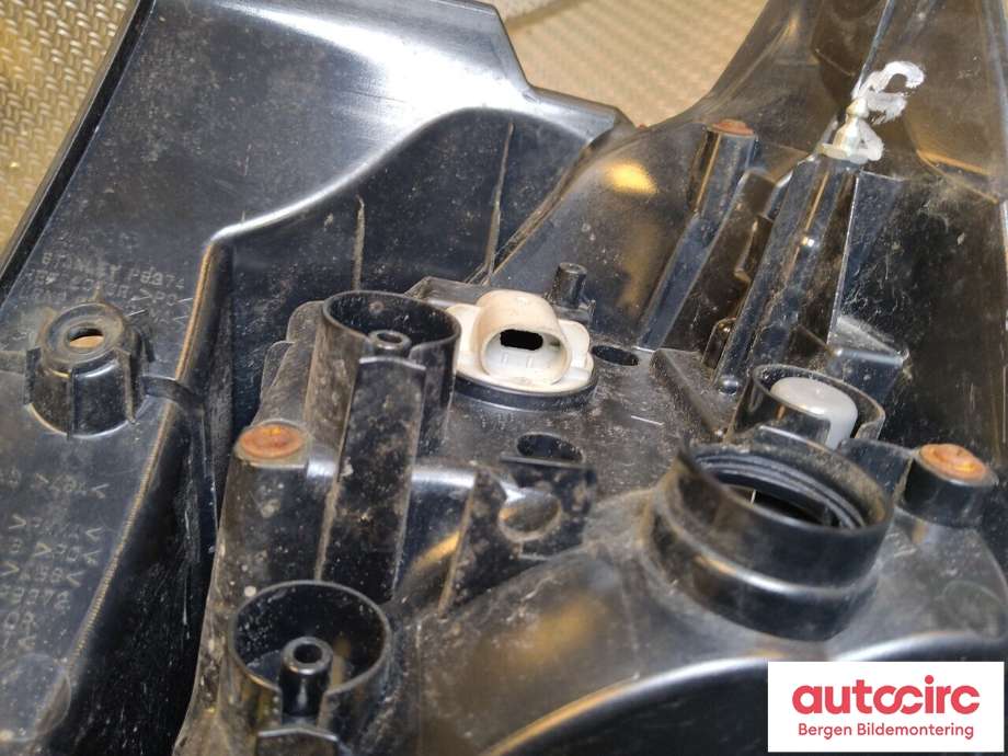 Baklykt venstre til Mitsubishi ASX 2010-2019 (MITSUBISHI|8330A689|)