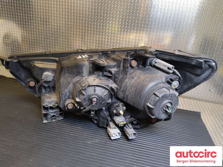 Frontlykt høyre halogen til Mitsubishi ASX 2010-2019  (MITSUBISHI|8301B588|)