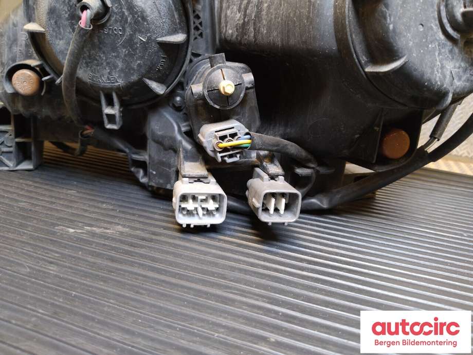 Frontlykt høyre halogen til Mitsubishi ASX 2010-2019  (MITSUBISHI|8301B588|)