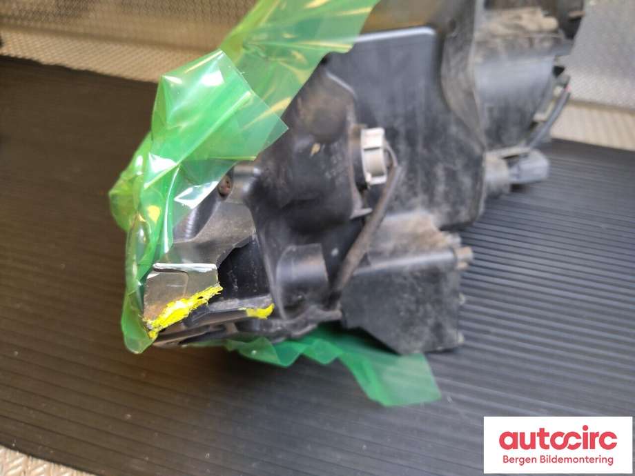 Frontlykt høyre halogen til Mitsubishi ASX 2010-2019  (MITSUBISHI|8301B588|)