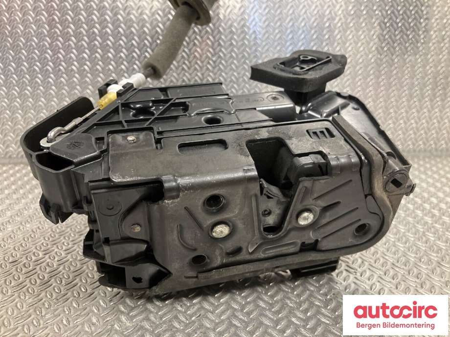 Låsekasse høyre til Audi A1 2018-->> (Type II)  (AUDI|5TB 837 016 A|)