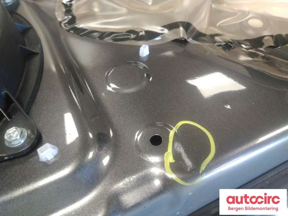 Dør høyre foran til Toyota Avensis 2009-2015 (Type III, Fase 1)  (TOYOTA|6700105070|)