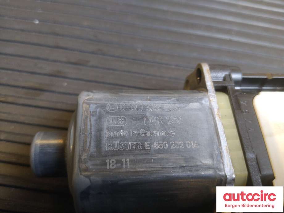 Ruteheis høyre til Audi A1 2018-->> (Type II)  (AUDI|5Q0 959 812 D|)