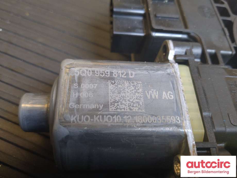 Ruteheis høyre til Audi A1 2018-->> (Type II)  (AUDI|5Q0 959 812 D|)