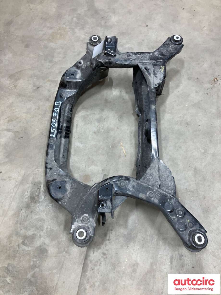 Travers bak til Toyota bZ4X 2022-->> (TOYOTA|5120042042|)