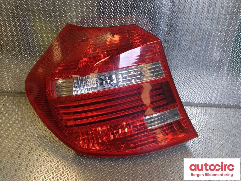 Baklykt venstre til BMW 1-Serie 2004-2011 (E81/E82/E87/E88) (E81/E82/E87/E88) (BMW|63 21 7 181 297|)