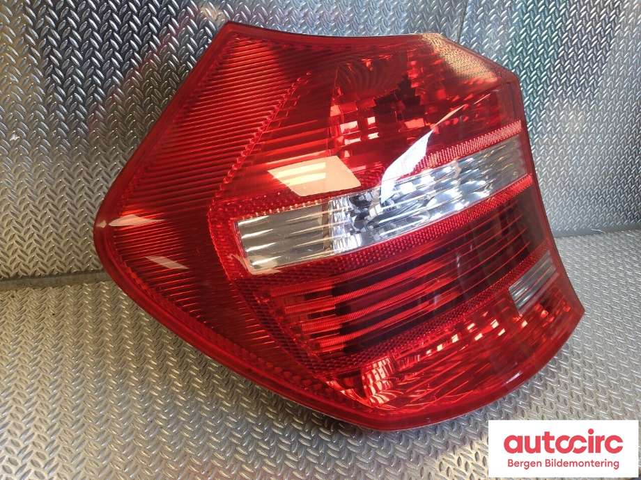 Baklykt venstre til BMW 1-Serie 2004-2011 (E81/E82/E87/E88) (E81/E82/E87/E88) (BMW|63 21 7 181 297|)
