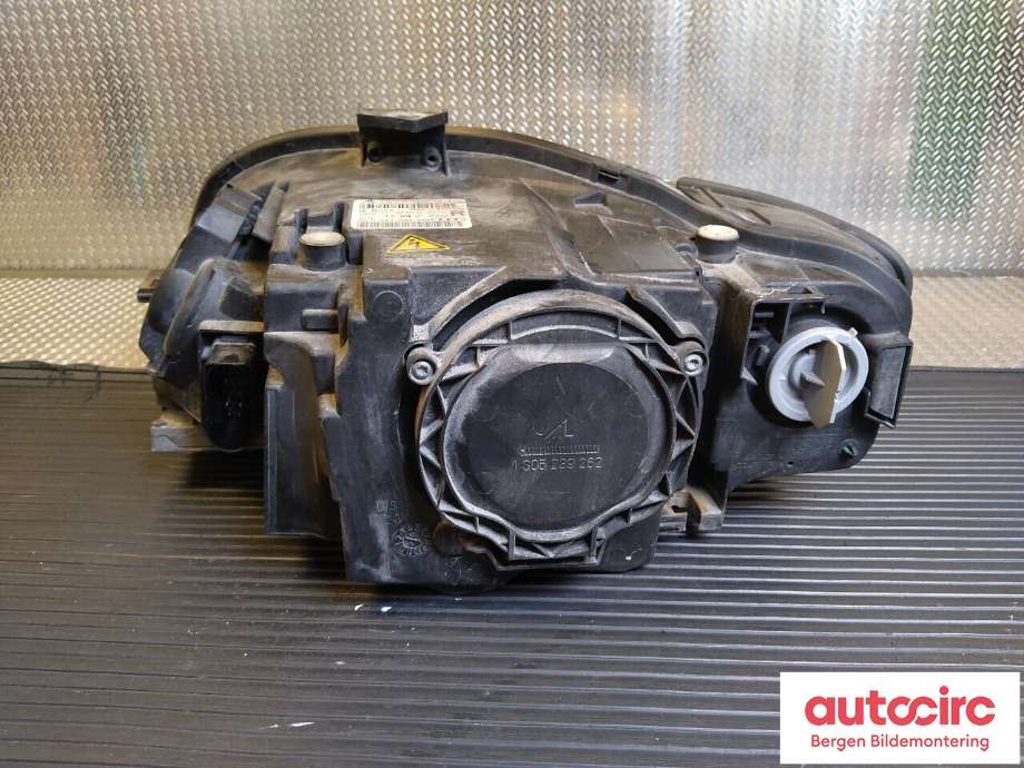 Frontlykt høyre halogen til Audi A4 2004-2008 (Type III) (B7) (B7) (AUDI|8E0 941 030 AS|)