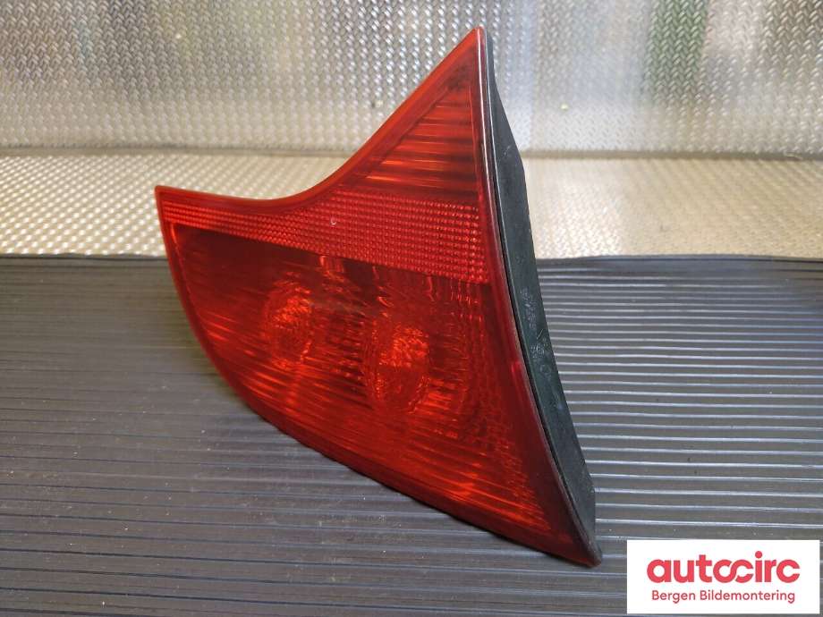 Baklykt venstre indre til Audi A4 2004-2008 (Type III) (B7) (B7) (AUDI|8E9 945 093 A|)
