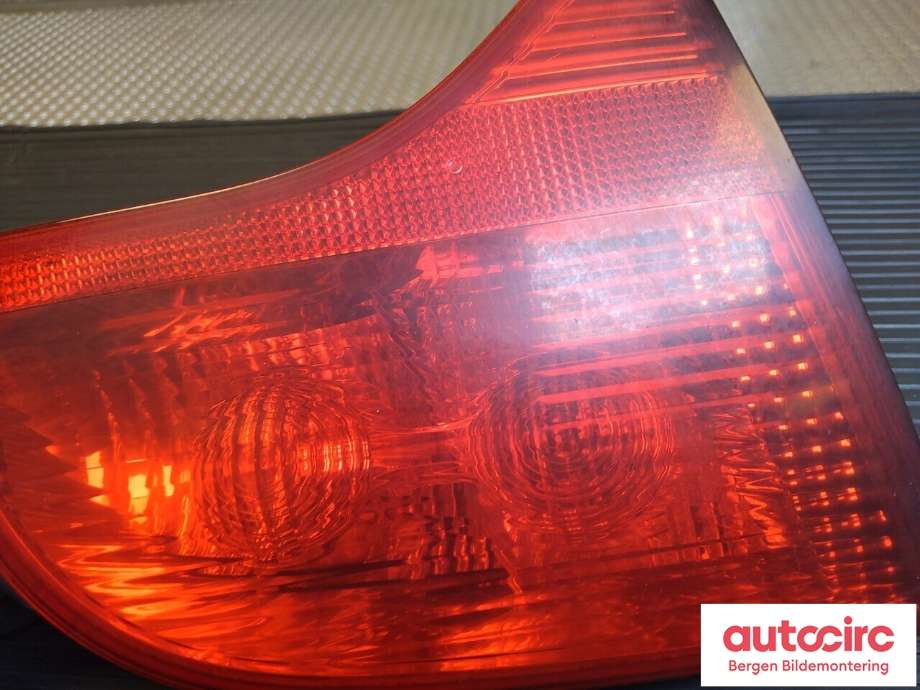 Baklykt venstre indre til Audi A4 2004-2008 (Type III) (B7) (B7) (AUDI|8E9 945 093 A|)