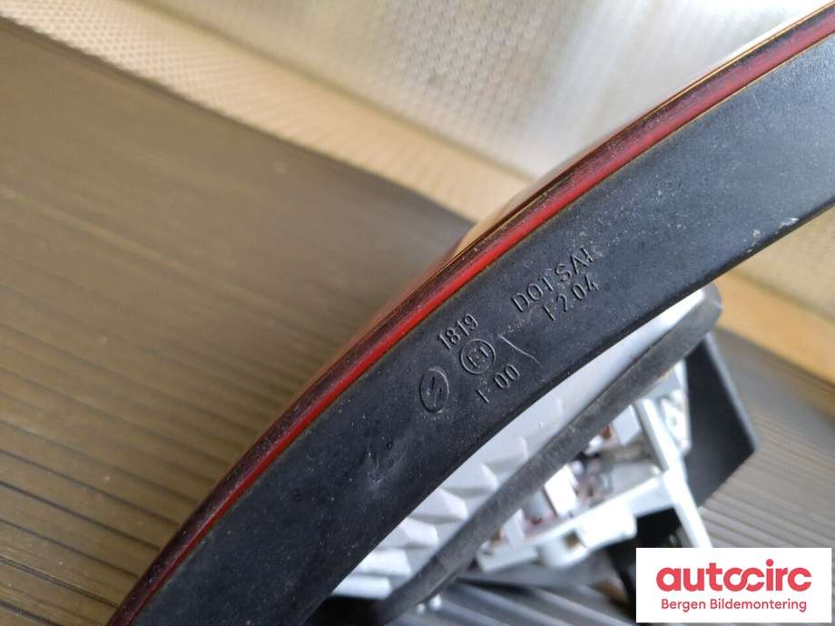 Baklykt venstre indre til Audi A4 2004-2008 (Type III) (B7) (B7) (AUDI|8E9 945 093 A|)