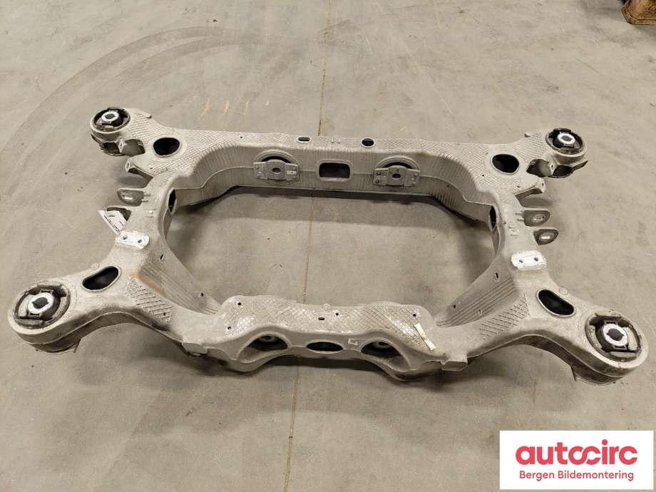 Travers bak til Ford Mustang Mach-e 2020-->> (FORD (US)|2479162|LJ9C-5K067-AC|)