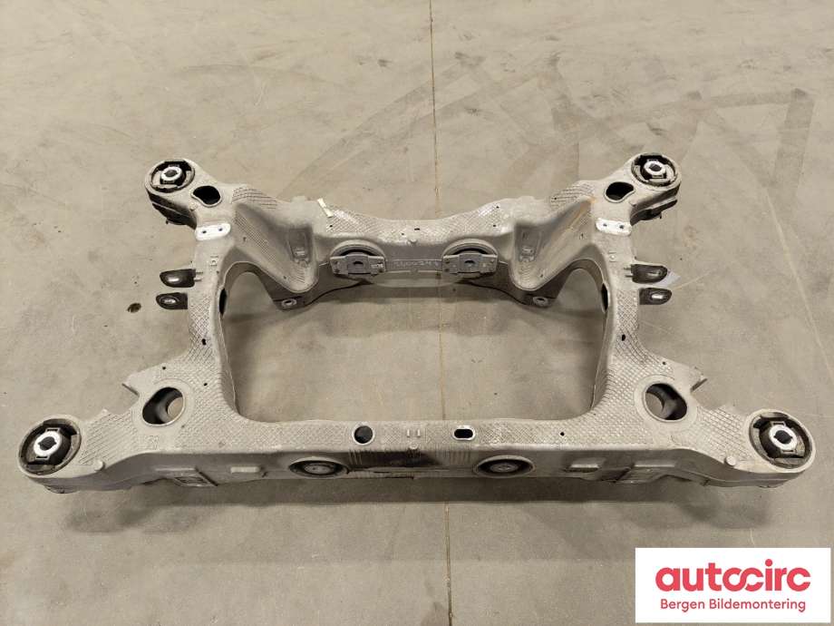 Travers bak til Ford Mustang Mach-e 2020-->> (FORD (US)|2479162|LJ9C-5K067-AC|)
