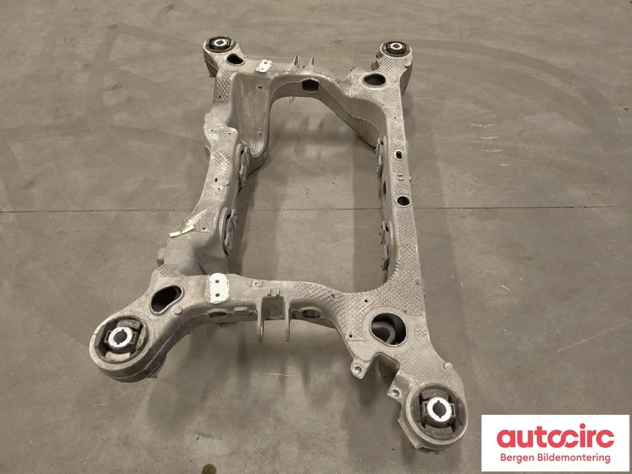 Travers bak til Ford Mustang Mach-e 2020-->> (FORD (US)|2479162|LJ9C-5K067-AC|)