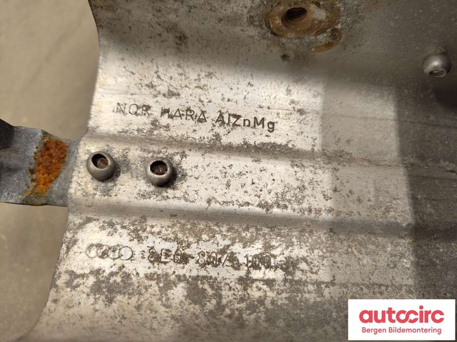 Støtfangerforsterkning foran til Audi A4 2004-2008 (Type III) (B7) (B7) (AUDI|8E0 807 109 J|)