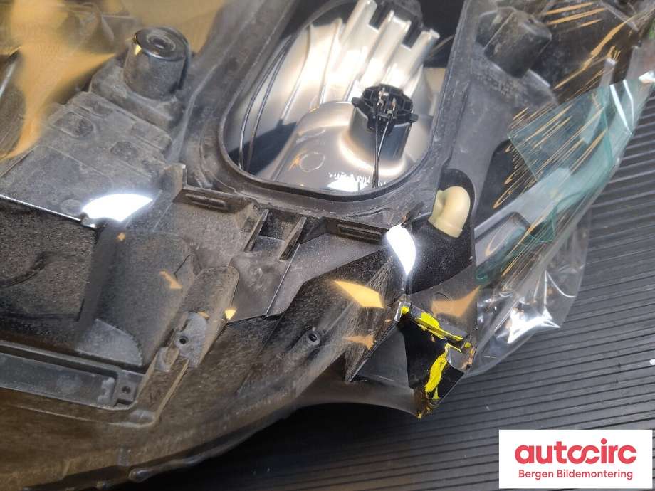 Frontlykt høyre halogen til Peugeot Expert 2016-->> (Type III) (PEUGEOT|98 085 725 80|)