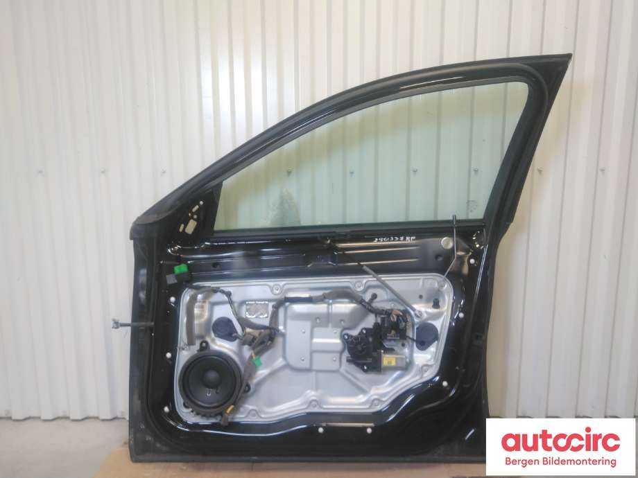 Dør høyre foran til Volvo V70 2007-2013 (Type III, Fase 1)  (VOLVO|31335589|30649225|)