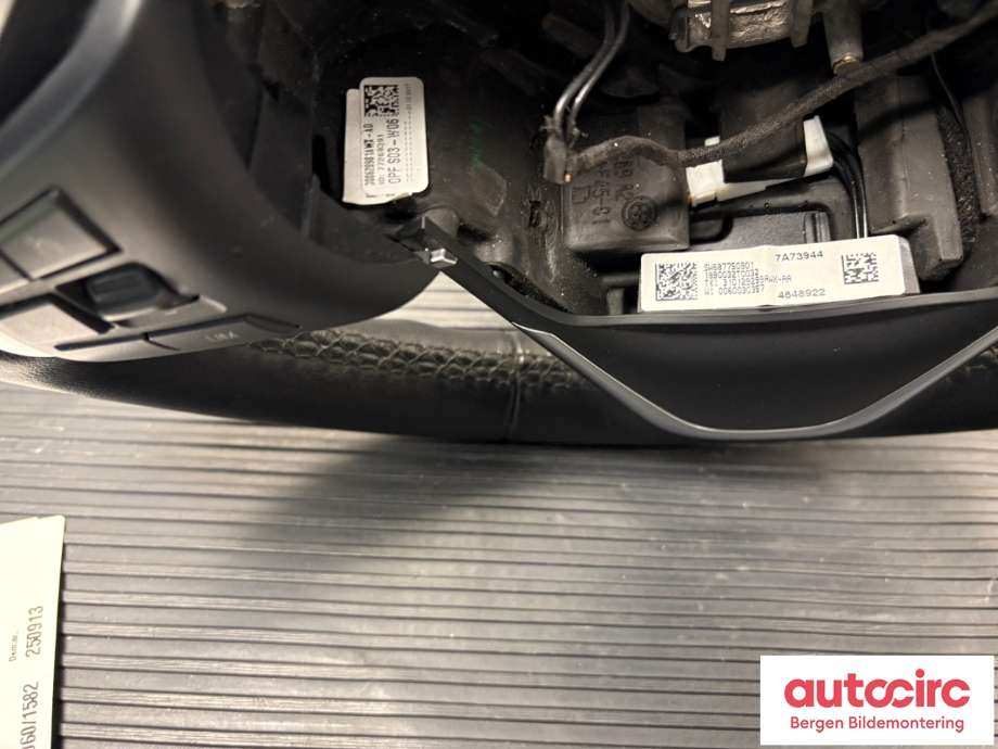 Ratt til BMW 2-Serie 2014-2021 (F22/F23) (F22/F23) (BMW|32 30 6 860 357|32 30 6 860 358|)