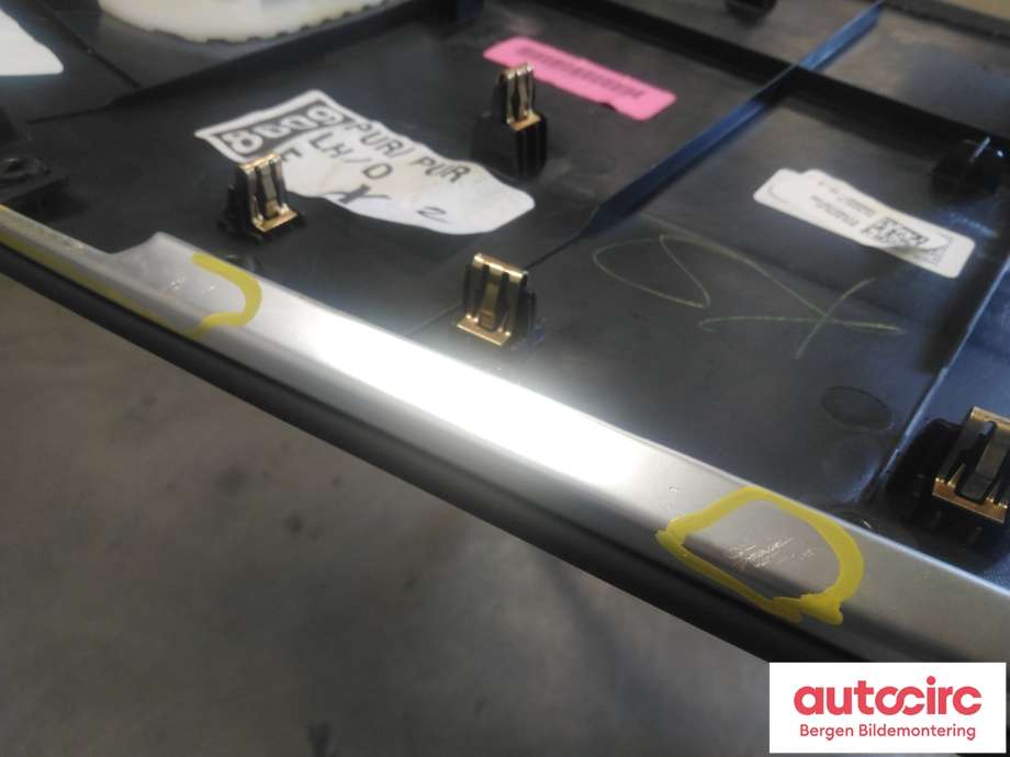 Dashbord til Tesla Model X 2016-->> (TESLA|1054145-10-E|1048009-00-D|)