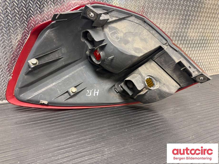 Baklykt høyre til Subaru Legacy 2003-2007 (Type IV, Fase 1)  (SUBARU|84201AG000|)