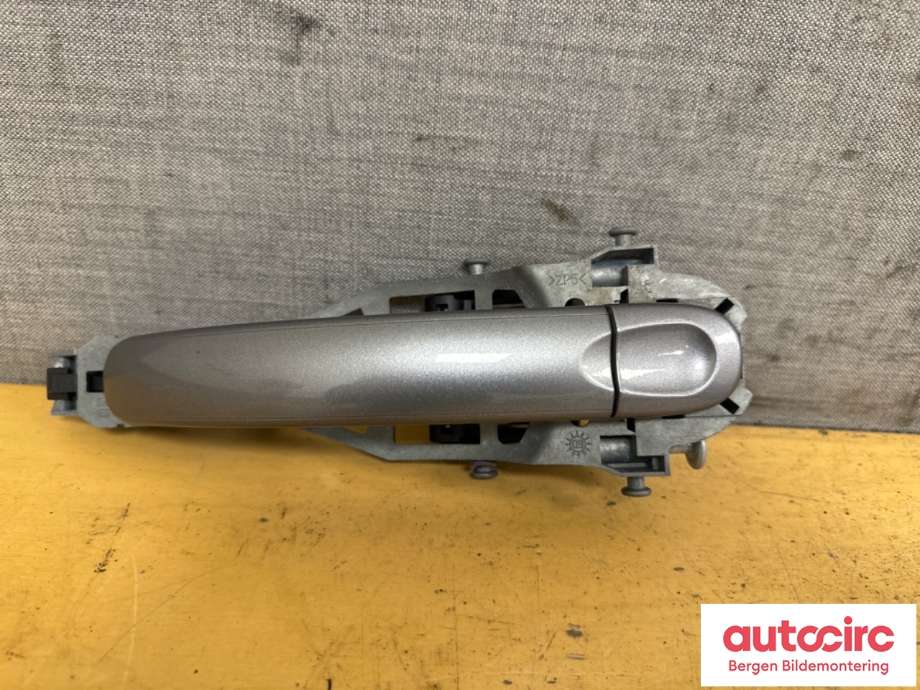 Dørhåndtak utv høyre til VW Golf, Plus/Cross 2009-2013 (Fase 2) (VOLKSWAGEN|1K5 837 205|)