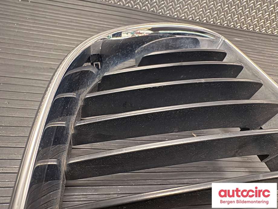 Grill høyre til BMW 1-Serie 2004-2011 (E81/E82/E87/E88) (E81/E82/E87/E88) (BMW|51137077130|)