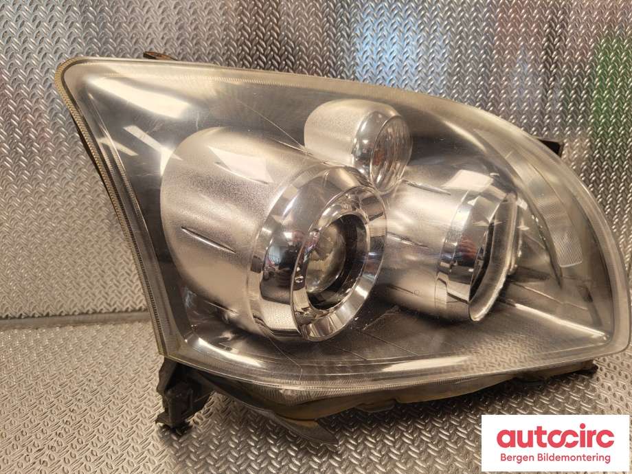 Frontlykt høyre halogen til Toyota Avensis 2003-2008 (Type II)  (TOYOTA|8113005240|)
