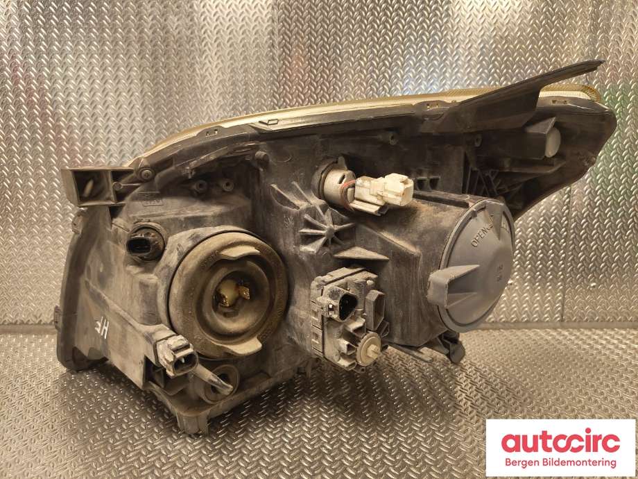 Frontlykt høyre halogen til Toyota Avensis 2003-2008 (Type II)  (TOYOTA|8113005240|)
