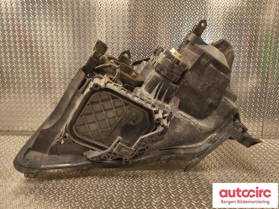 Frontlykt høyre halogen til Toyota Avensis 2003-2008 (Type II)  (TOYOTA|8113005240|)