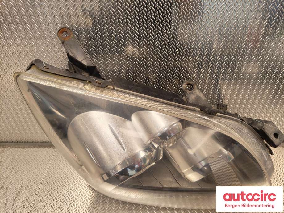 Frontlykt høyre halogen til Toyota Avensis 2003-2008 (Type II)  (TOYOTA|8113005240|)