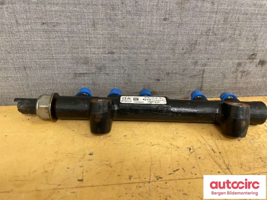 Dyseskinne (fuelrail) til Volvo V60 2010-2013 (Type I, Fase 1)  (VOLVO|31422169|96 852 975 80 - 02)