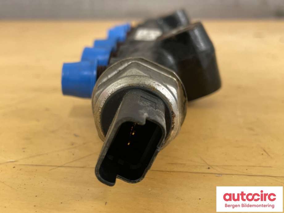Dyseskinne (fuelrail) til Volvo V60 2010-2013 (Type I, Fase 1)  (VOLVO|31422169|96 852 975 80 - 02)