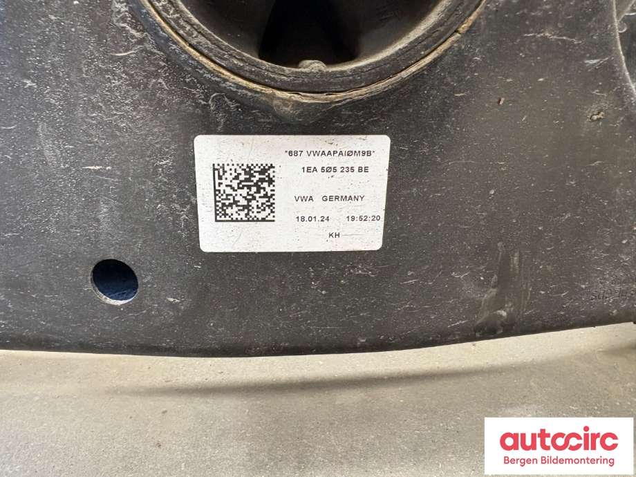 Travers bak til Audi Q4 e-tron 2021-->>  (AUDI|1EA 505 235 BE|)